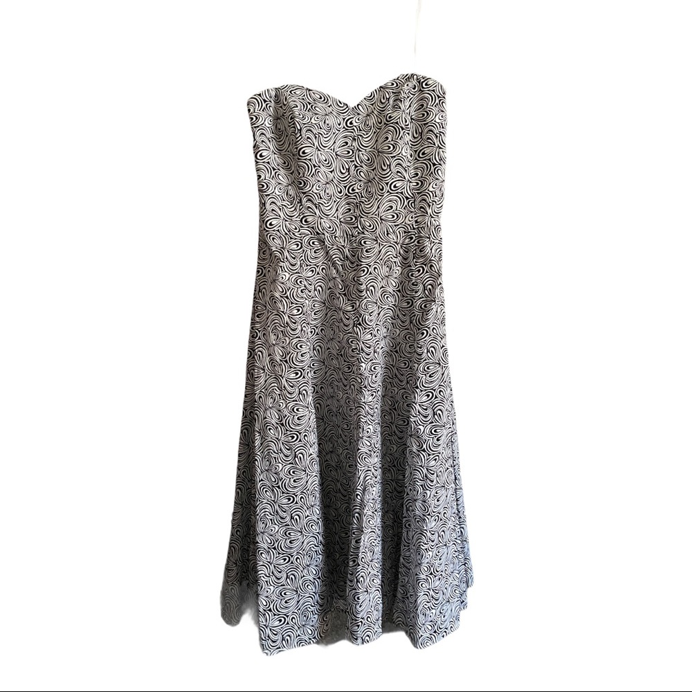 White House Black Market strapless flowy dress excellent condition!